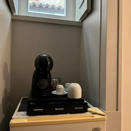 Quarto em Acomodações Particulares Double With Private Wc In Shared House In Downtown