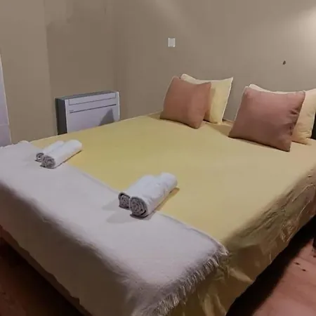 Quarto em Acomodações Particulares Double With Private Wc In Shared House In Downtown Lisboa