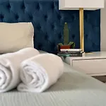 Double With Private Wc In Shared House In Downtown * リスボン
