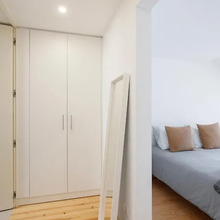 ホームステイ Double With Private Wc In Shared House In Downtown リスボン