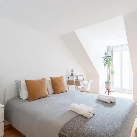 Double With Private Wc In Shared House In Downtown 民宿 Lisboa